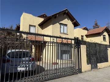 Casa en venta en Oceano Atlántico, Peñalolén, Peñalolén - 4 dormitorios, 3 baños