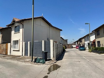 Casa en venta en Avenida san luis con bvda los condores, Lampa - 2 dormitorios, 2 baños