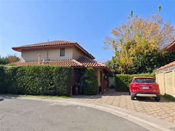 Casa en venta en Gran casa en condominio cerrado, 5 dorm, 4 baños, Mall Quilin, Peñalolén, Peñalolén - 5 dormitorios, 4 baños