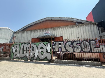 Terreno Industrial en venta en Amplio galpón industrial (172776), Santiago - 2 baños