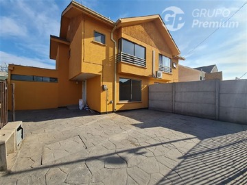 Casa en arriendo mensual en Colegio Terraustral Oeste - El Abrazo, Maipú - 3 dormitorios, 3 baños