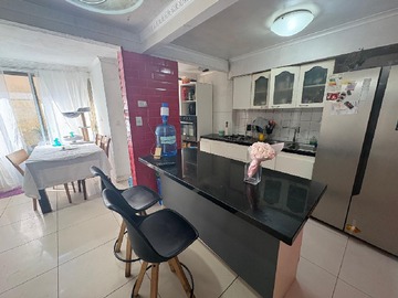 Casa en venta en Avenida Trinidad, La Florida, Región Metropolitana de Santiago 8240000, Chile, La Florida - 4 dormitorios, 3 baños