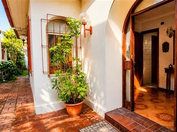 Casa en venta en Obispo Orrego y Grecia, Ñuñoa - 4 dormitorios, 3 baños