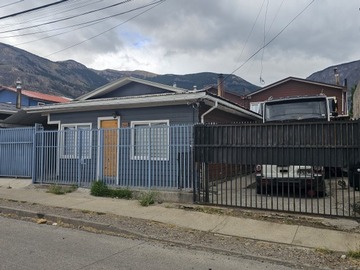 Casa en venta en Galvarino 1525, a unas cuadra de victoria y simpson, Coyhaique - 8 dormitorios, 4 baños