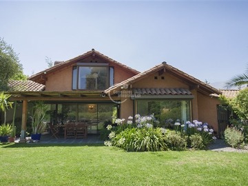 Casa en venta en Huinganal, Lo Barnechea - 4 dormitorios, 4 baños