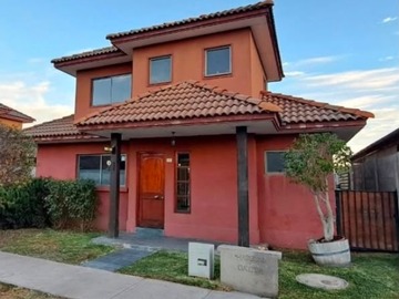 Casa en arriendo mensual en Condominio Rinconada del Valle 2 – La Cruz, Quillota - 3 dormitorios, 3 baños