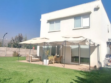 Arriendo Mensual / Casa / Colina