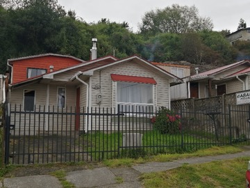 Casa en venta en Jorge Alessandri, Puerto Varas - 5 dormitorios, 2 baños