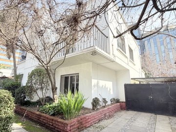 Casa en arriendo mensual en Europa, Providencia - 9 dormitorios, 4 baños
