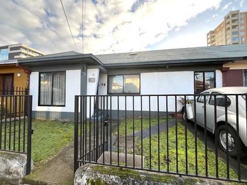 Casa en venta en Casa Remod. uso Habitac o Comerc, Av Aleman (70103), Temuco - 7 dormitorios, 3 baños