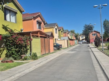 Casa en venta en Entre calle Arturo Prat y Maipú 1, Buin - 3 dormitorios, 3 baños