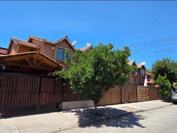 Casa en venta en Caronte, Maipú - 4 dormitorios, 2 baños