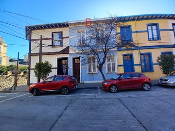 Casa en arriendo mensual en Casa en Segundo Piso en Calle Lautaro Rosas, Cerro Alegre - 3 dormitorios, 2 baños