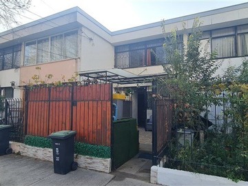 Casa en arriendo mensual en Villa Olímpica, Ñuñoa - 3 dormitorios, 2 baños