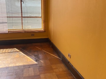 Oficina en arriendo mensual en Se Arrienda Oficina Un Ambiente Grande a Pasos de Tribunales - 1 dormitorio, 1 baño