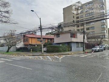 Casa en venta en Casa esquina Orompello/ Victor Lamas, Concepción - 4 dormitorios, 2 baños