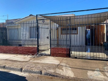 Casa en arriendo mensual en Amplia Casa con Diseño Moderno (169168), Copiapó - 4 dormitorios, 3 baños
