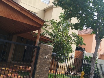 Casa en arriendo mensual en Avenida Las Torres, Quilicura, Región Metropolitana de Santiago 8700000, Chile, Quilicura - 6 dormitorios, 3 baños