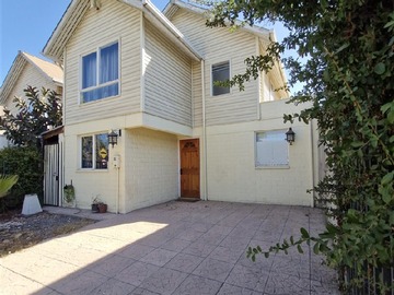 Casa en venta en Av victor troncoso / a pasos del strip center /cercano supermercados /comercio /acceso sur /autopista central /metro tren, Buin - 4 dormitorios, 3 baños