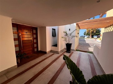 Casa en venta en Av. Costanera 4775, Iquique - 6 dormitorios, 6 baños