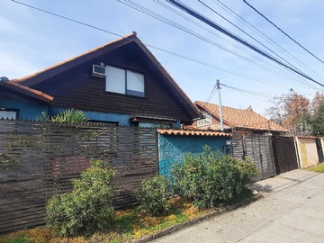 Casa en venta en Av.Fco. Bilbao-portal la reina (71736), Las Condes - 5 dormitorios, 2 baños