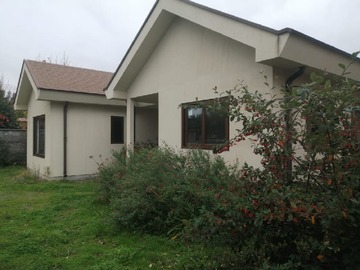 Casa en arriendo mensual en Villa Los Poetas, Chillán - 3 dormitorios, 3 baños