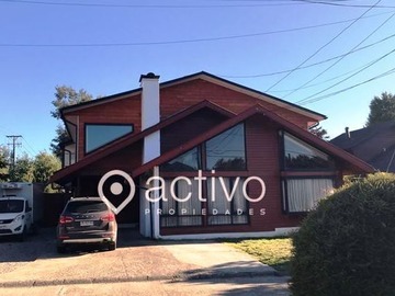 Casa en venta en Amplia Casa en Condominio Privado en Collico - 8 dormitorios, 6 baños