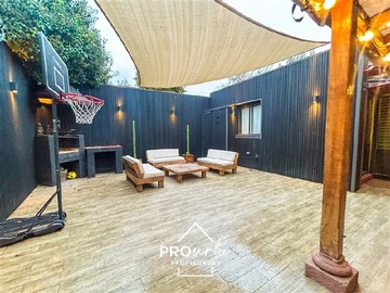 Casa en venta en Portal la reina, Las Condes - 5 dormitorios, 4 baños