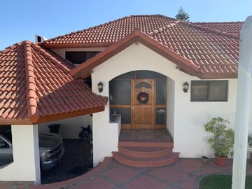 Casa en venta en Hermosa y Acogedora Casa Lomas de lo Aguirr (63209), Santiago - 5 dormitorios, 4 baños