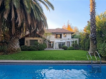 Casa en venta en Camino El Alba 9955, Las Condes - 6 dormitorios, 5 baños
