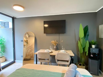 Estudio en arriendo mensual en Compañía de Jesus 1703, Santiago - 1 dormitorio, 1 baño