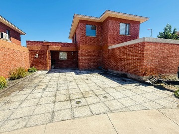 Casa en venta en Venta casa las Araucarias , quincho,piscina (147640), Buin - 3 dormitorios, 3 baños