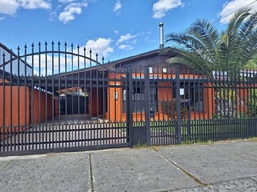 Casa en arriendo mensual en A solo 5 cuadras de Plaza de Armas, Chillán - 4 dormitorios, 4 baños