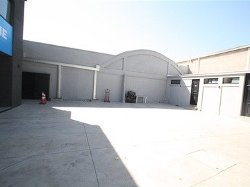 Bodega en arriendo mensual en Las Dalias // Pedro de Valdivia // Obispo Arturo Espinoza, Macul - 8 baños