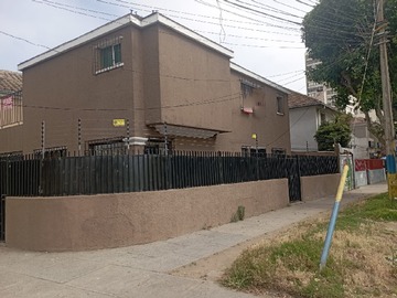 Casa en arriendo mensual en 1 Norte 1197, Viña del Mar - 7 dormitorios, 3 baños
