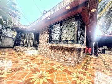 Casa en venta en Lujosa Casa Remodelada, Metro lo Ovalle (127680), La Cisterna - 3 dormitorios, 2 baños