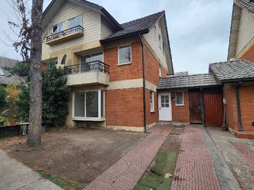 Casa en venta en Av. Pedro Fontova 6426 Huechuraba, Huechuraba - 4 dormitorios, 3 baños