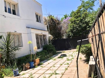 Casa en venta en Las Dalias/Pocuro, Providencia - 5 dormitorios, 3 baños