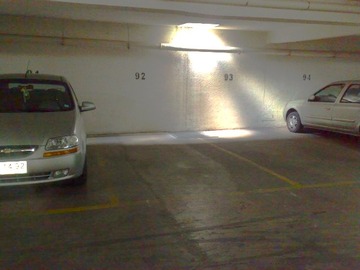Estacionamiento en arriendo mensual en Lira 366, Santiago