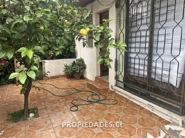 Casa en venta en Metro Chile España / Plaza Ñuñoa, Ñuñoa - 4 dormitorios, 2 baños