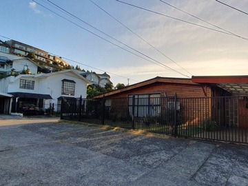 Casa en venta en Regimiento, Puerto Montt - 3 dormitorios, 2 baños