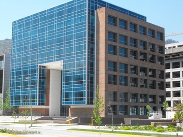 Oficina en arriendo mensual en Avenida El Cóndor en Ciudad Empresarial en Huechuraba, Huechuraba - 2 baños