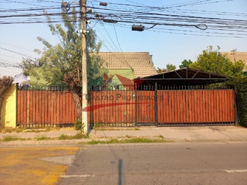 Casa en venta en Casa de Esquina Aislada con 4 Dormitorios, 2 Baños, Quilicura. - 4 dormitorios, 2 baños