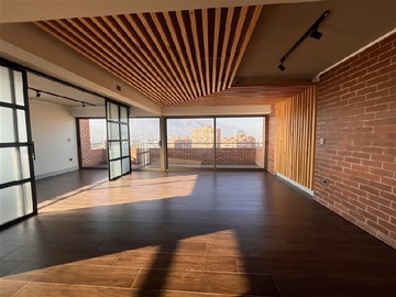 Departamento en venta en Cerro El Plomo / Nuestra Señora del Rosario, Las Condes - 3 dormitorios, 2 baños
