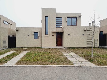 Casa en venta en Ahorra el 15% de pie! (115956), Colina - 3 dormitorios, 3 baños