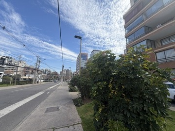 Departamento en venta en Depto recien remodelado a pasos del metro escuela militar, Las Condes - 2 dormitorios, 2 baños