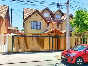 Casa en venta en Isla Portezuelo, Pudahuel - 5 dormitorios, 3 baños