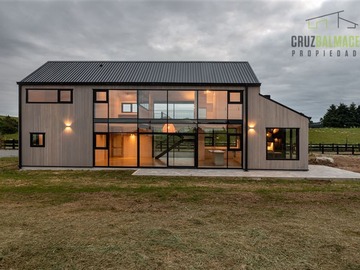 Casa en venta en Línea Nueva, Puerto Varas - 4 dormitorios, 4 baños