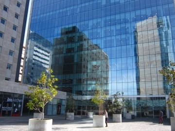 Local Comercial en arriendo mensual en Manquehue Norte / Alonso de Córdova / Metro Manquehue, Las Condes - 2 baños