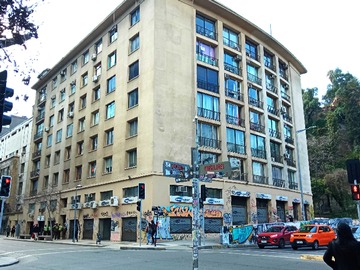 Oficina en arriendo mensual en Remodelada, Miraflores, Metro Santa Lucia (170205), Santiago - 8 dormitorios, 6 baños
